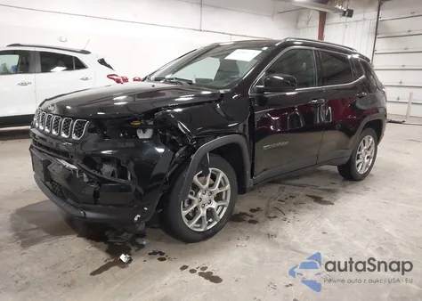 2024 Jeep Compass Latitude Lux Fwd z USA, uszkodzony, nr VIN 3C4NJDFN4RT155194